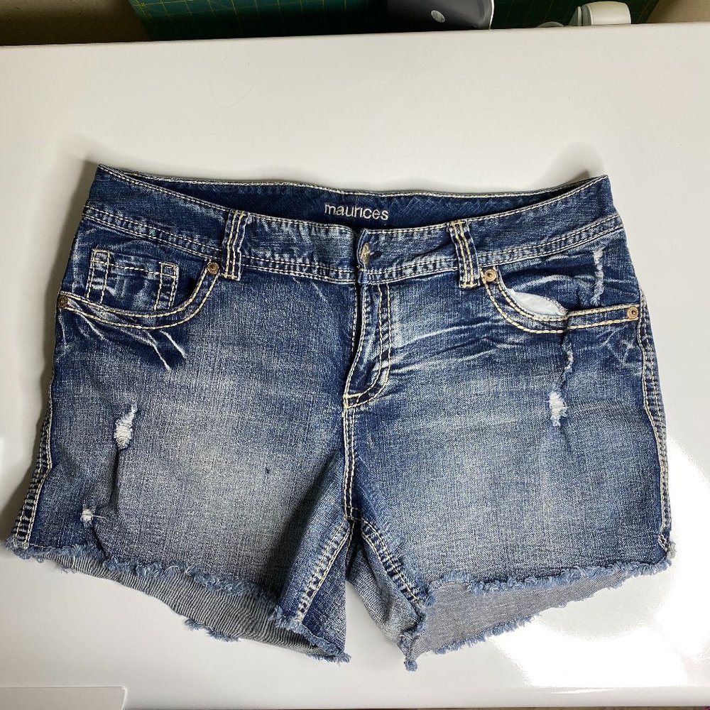 Plus Size Mid-Rise Med Wash Distressed Shorts sz20
